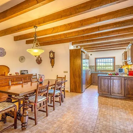 Vina Maria Willa Pollensa